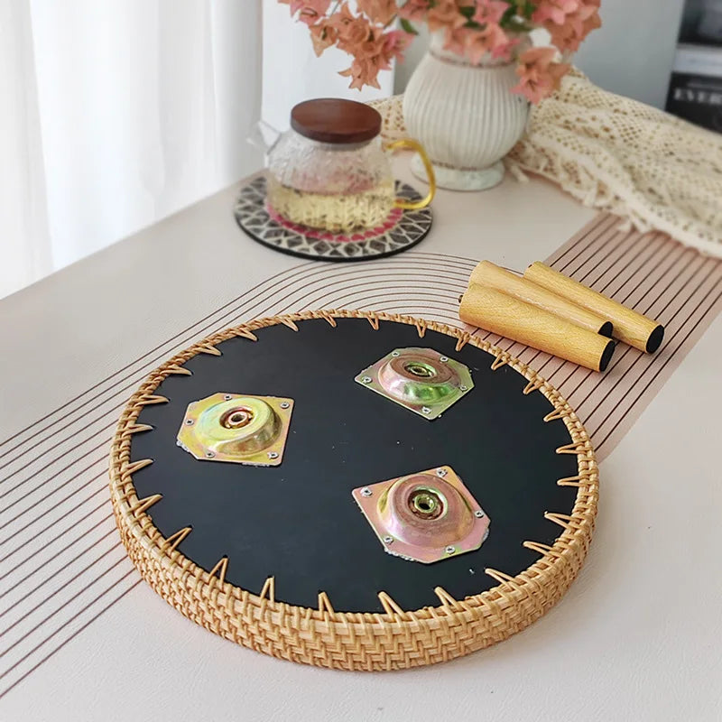 table basse d appoint en rotin , bois et coquillage design artisanal